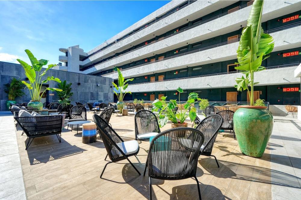 33_w3072h2046x0y3-c13451b7_z