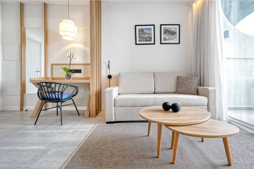 36_w3072h2046x0y3-abbb5d58_z