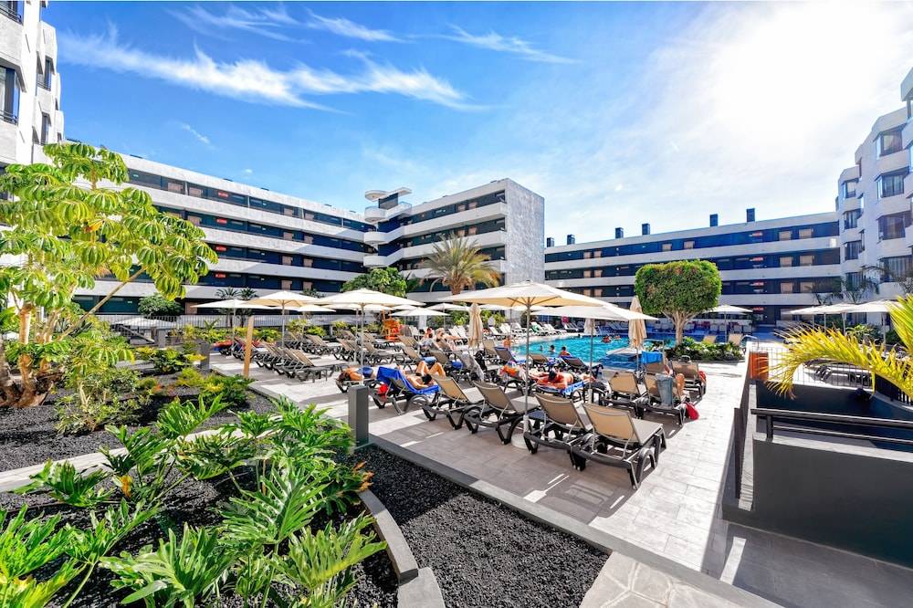 37_w3072h2046x0y3-5a7cb984_z