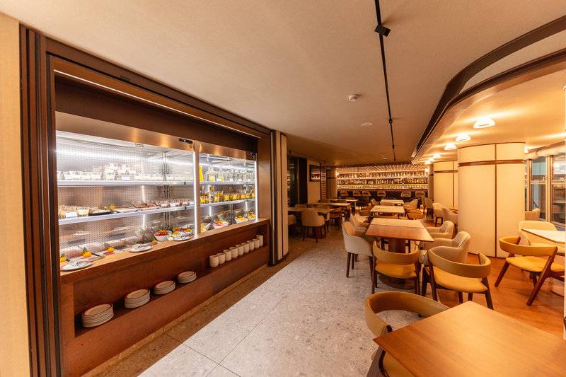 9_21906316_r 9_21906316_r