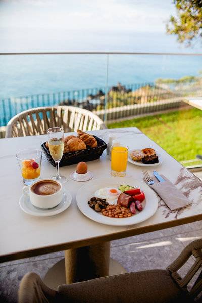 10_21906321_r 10_21906321_r