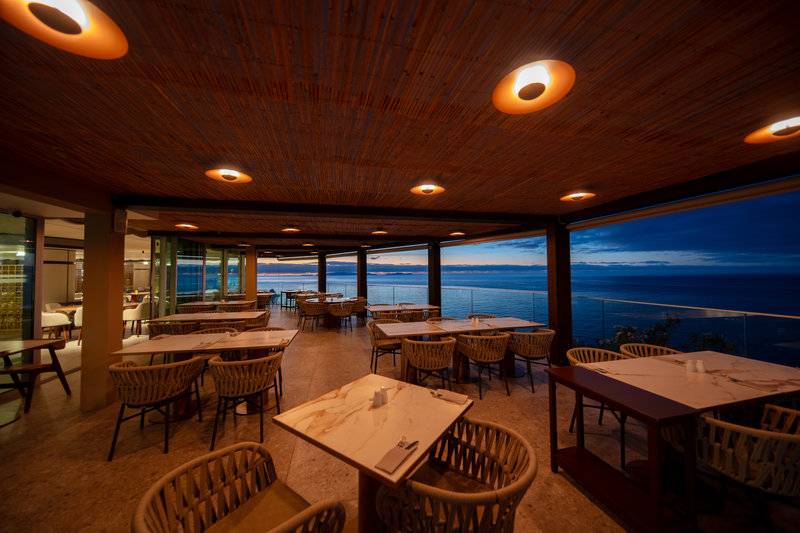 14_21906341_r 14_21906341_r