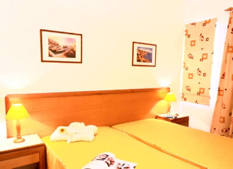 9_930715_w 9_930715_w