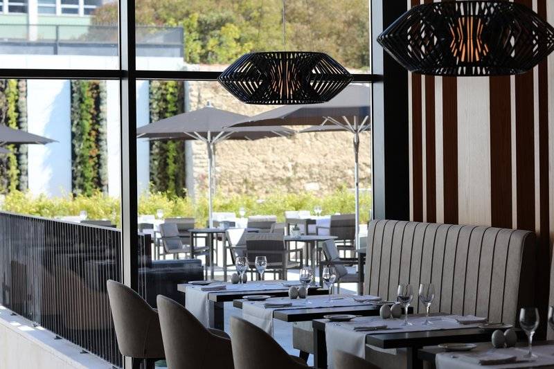 9_4483799_r 9_4483799_r