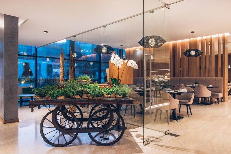 13_7928777_r 13_7928777_r