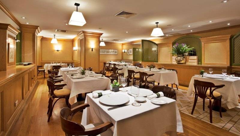 9_12169665_r 9_12169665_r