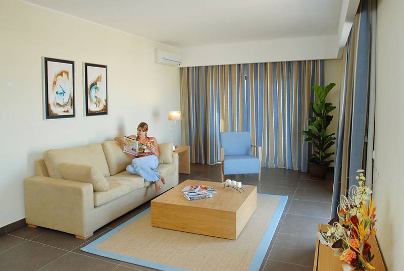 13_1080616_w 13_1080616_w