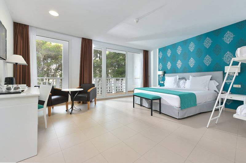 14_18647698_w 14_18647698_w