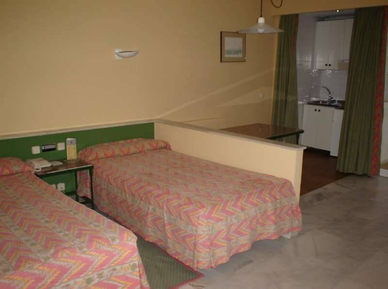 9_819625_w 9_819625_w