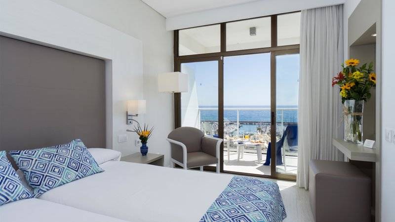 12_7728403_w 12_7728403_w