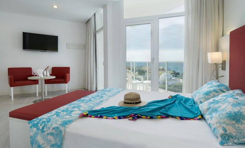 15_7728443_w 15_7728443_w