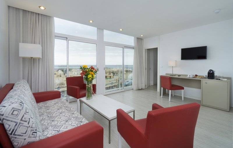 18_7728458_w 18_7728458_w