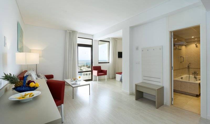 20_7728478_w 20_7728478_w