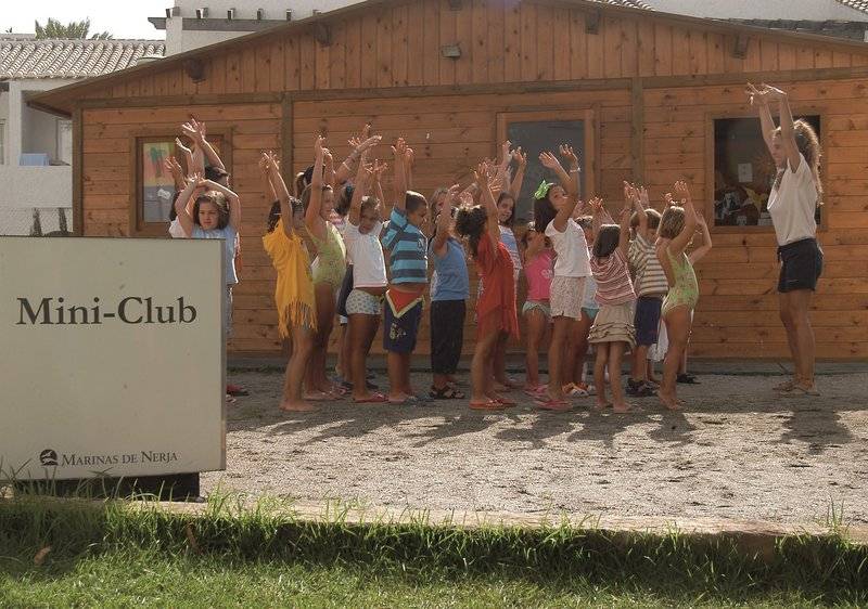 24_11147642_f 24_11147642_f