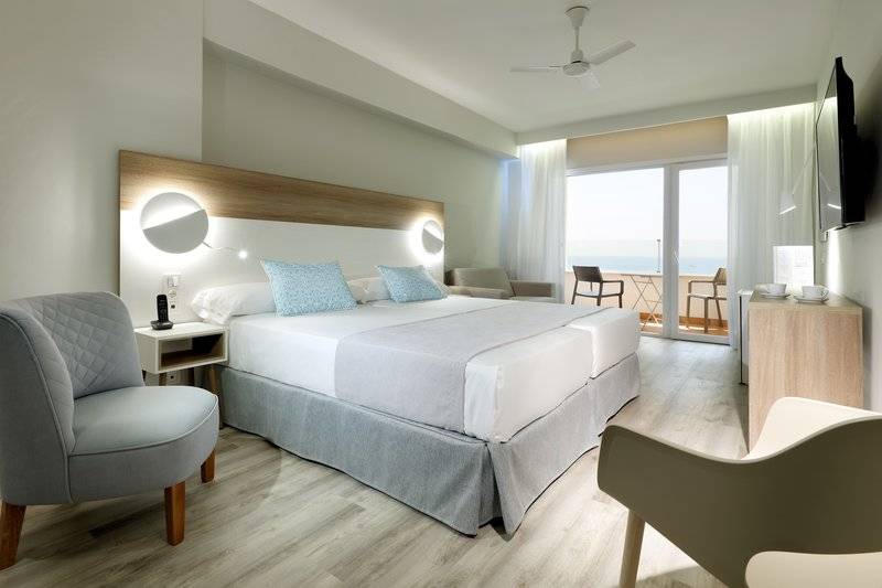 13_11150679_w 13_11150679_w