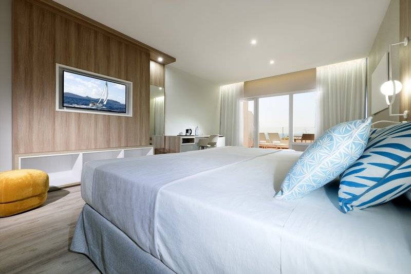 18_11150704_w 18_11150704_w