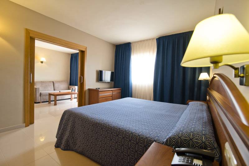 18_11199040_w 18_11199040_w