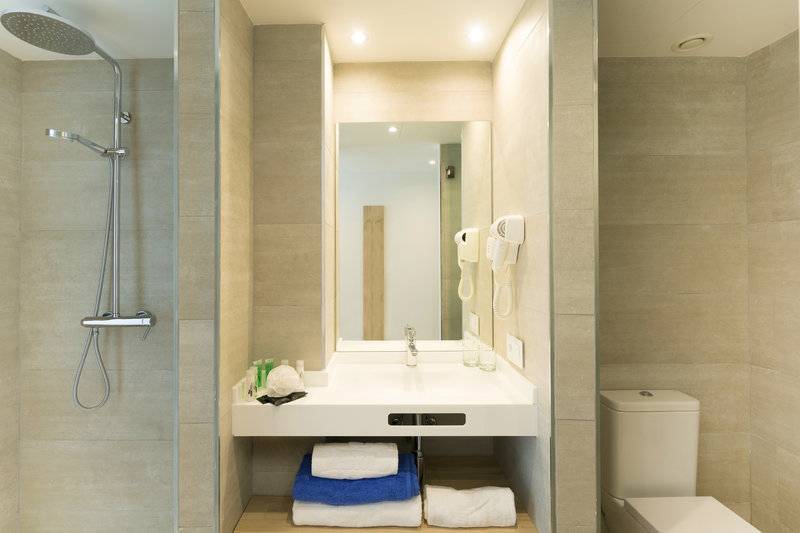 26_14395195_w 26_14395195_w