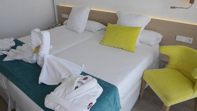 18_2451533_w 18_2451533_w