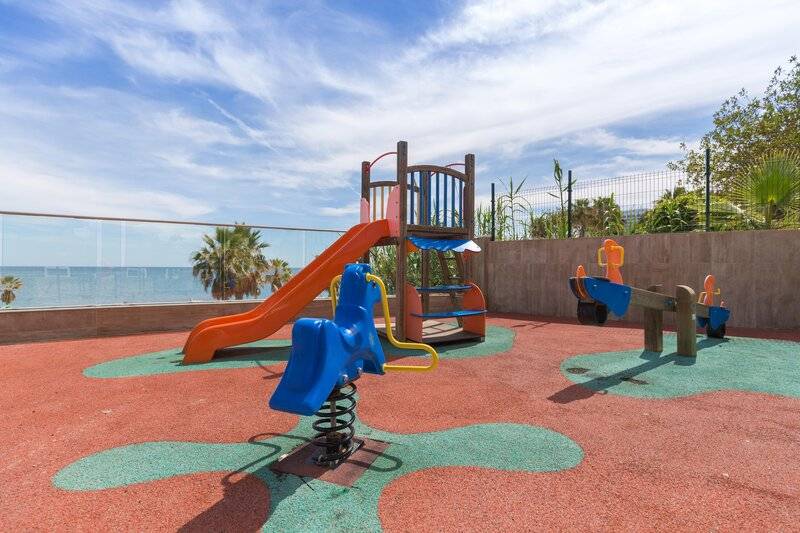 27_17304292_f 27_17304292_f