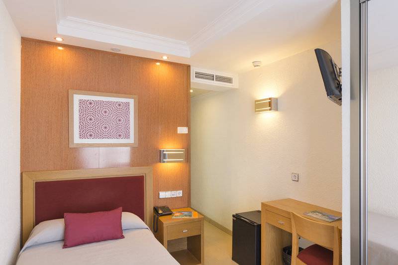 27_18068047_w 27_18068047_w