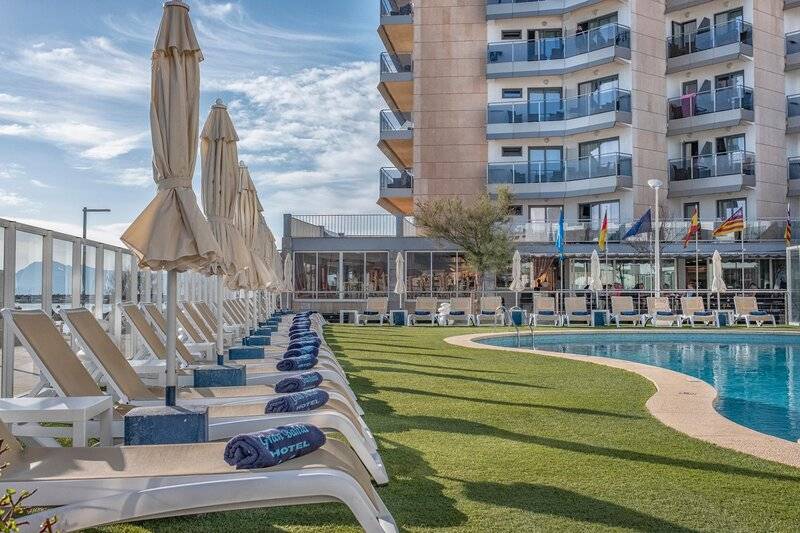 10_18375076_p 10_18375076_p