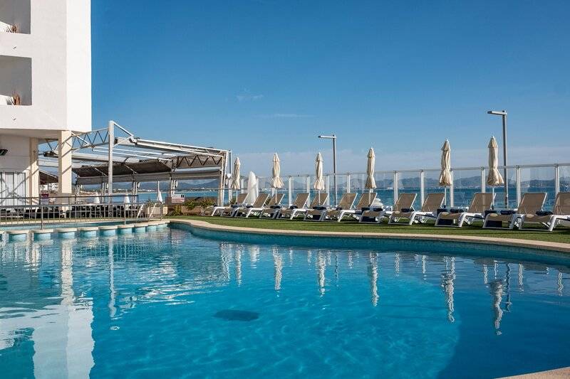 11_18375096_p 11_18375096_p