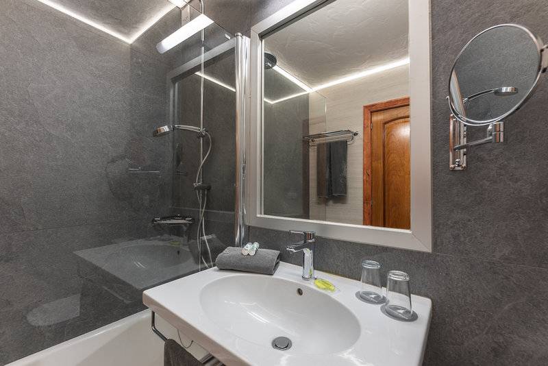 18_10656915_w 18_10656915_w