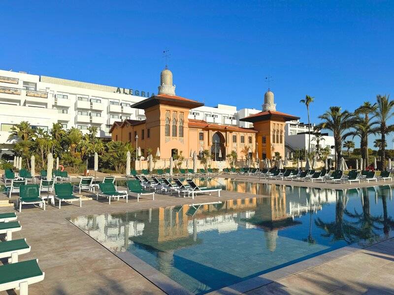 10_22942963_p 10_22942963_p