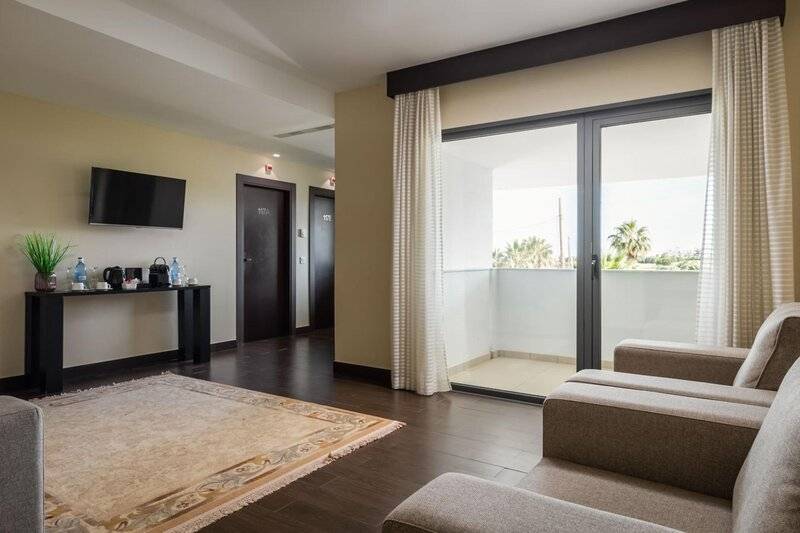 27_17326184_w 27_17326184_w