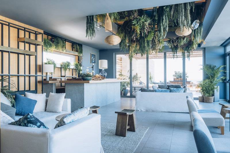 13_16452045_r 13_16452045_r