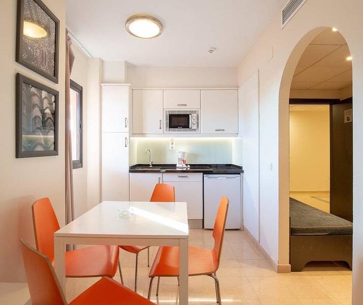 24_7618879_w 24_7618879_w