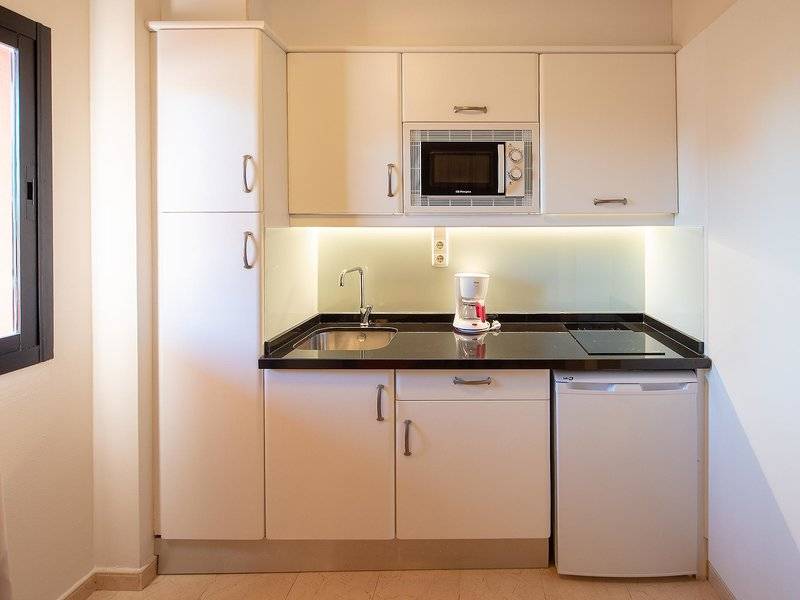 25_7618884_w 25_7618884_w