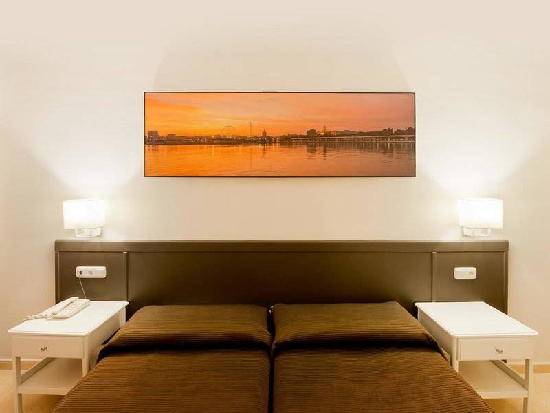 26_7618889_w 26_7618889_w