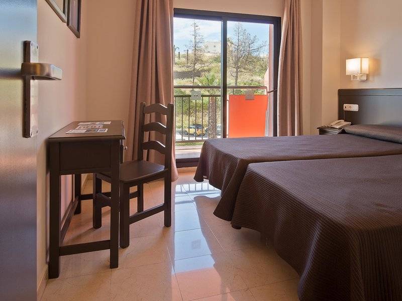 27_7618894_w 27_7618894_w