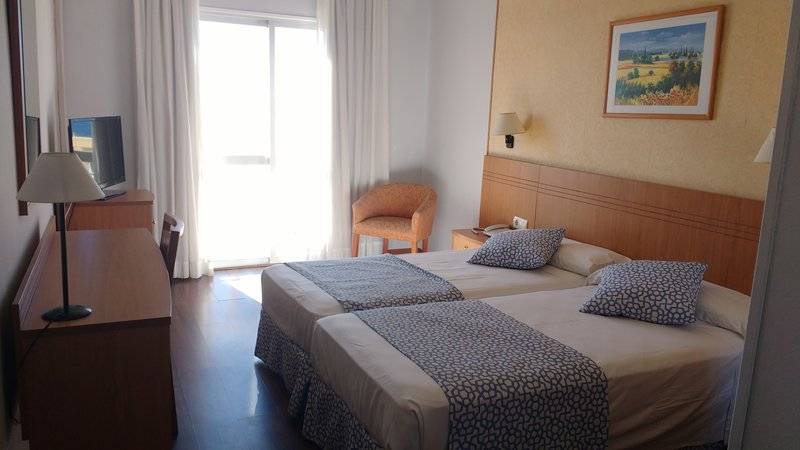 24_14198621_w 24_14198621_w