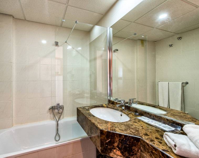 28_14198691_w 28_14198691_w