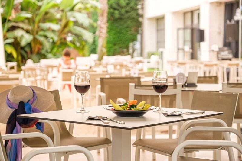 11_22403369_r 11_22403369_r