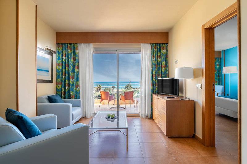 13_17161249_w 13_17161249_w