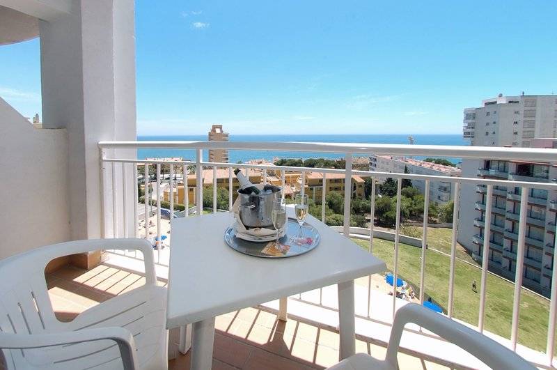 13_11175581_w 13_11175581_w