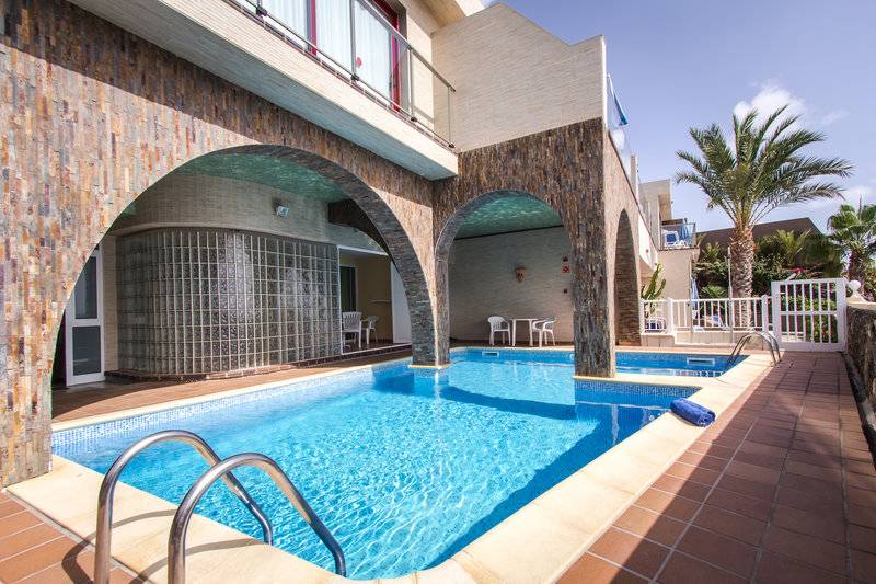 11_16618553_p 11_16618553_p