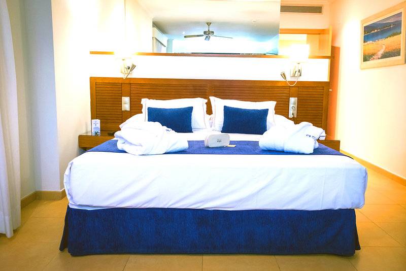 12_11302730_w 12_11302730_w