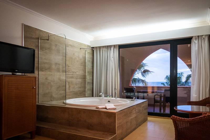 13_11302745_w 13_11302745_w