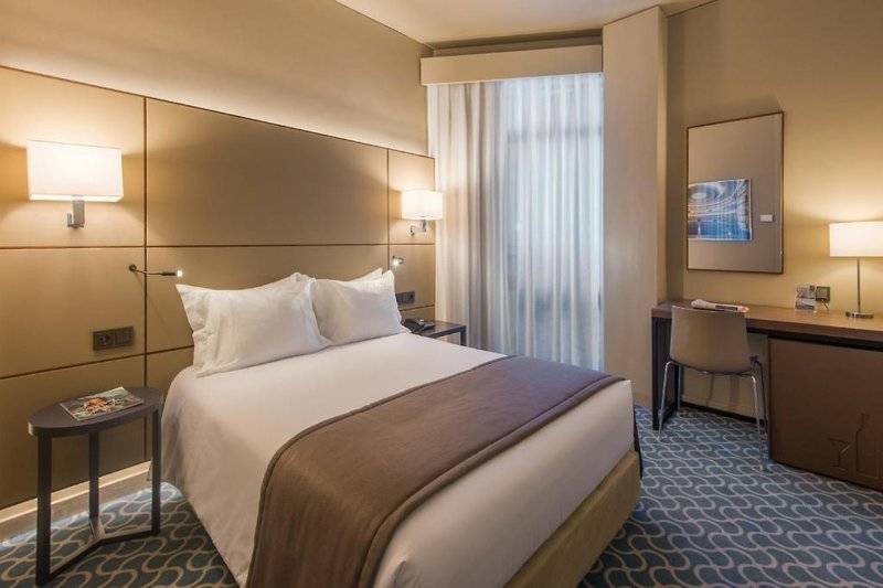 13_18960697_w 13_18960697_w