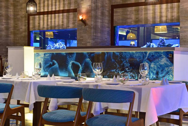 9_14818162_r 9_14818162_r