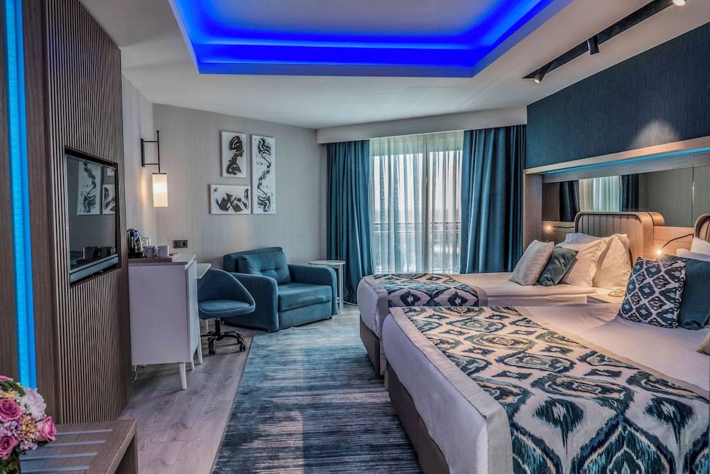 79_e5faa7a9_z