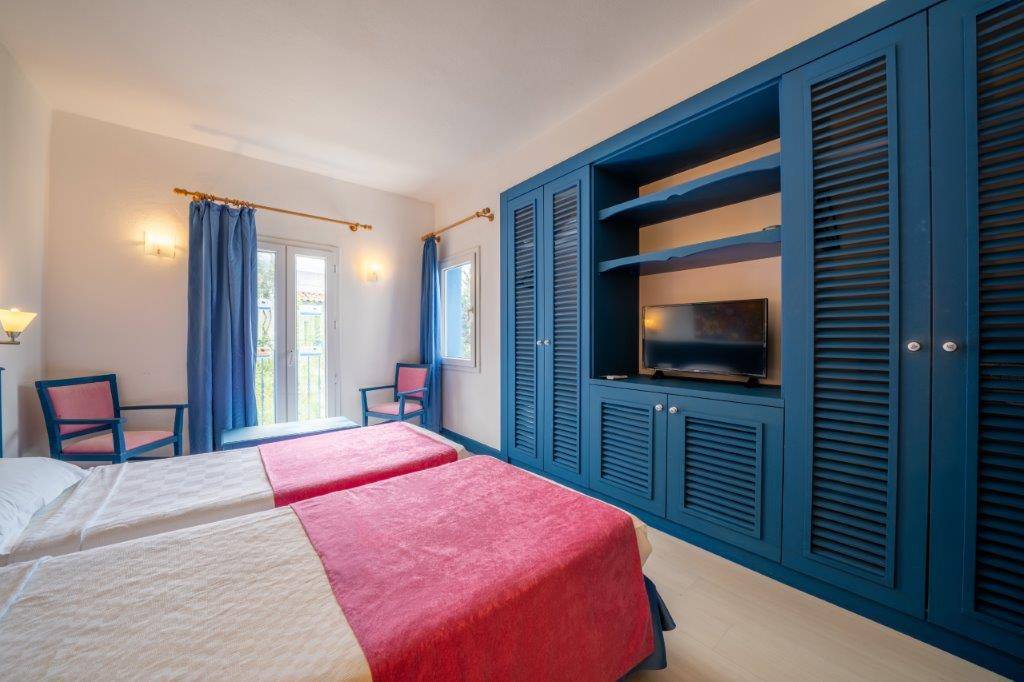 8 8