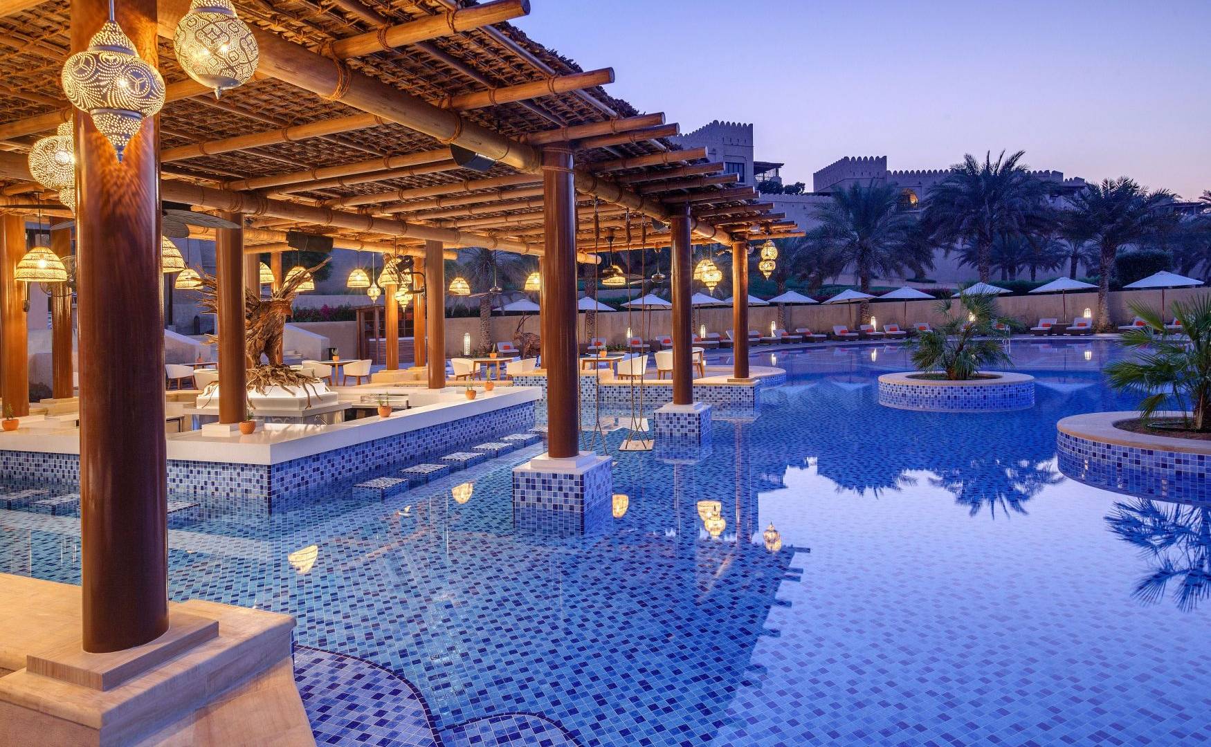 12_Qasr_Al_Sarab_Desert_Resort_by_Anantara_Restaurants_Naseem_Pool_Bar_Swim_Up_Bar_Twilight
