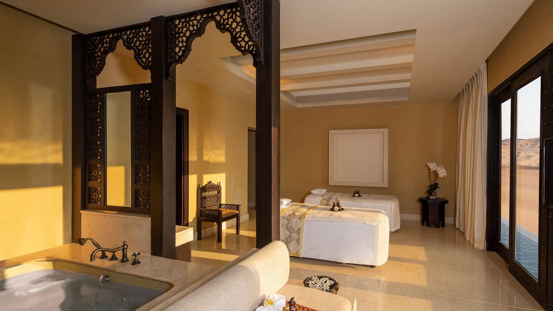 3_Qasr_Al_Sarab_Desert_Resort_by_Anantara_Spa_Treatment_Rooms_Jacuzzi