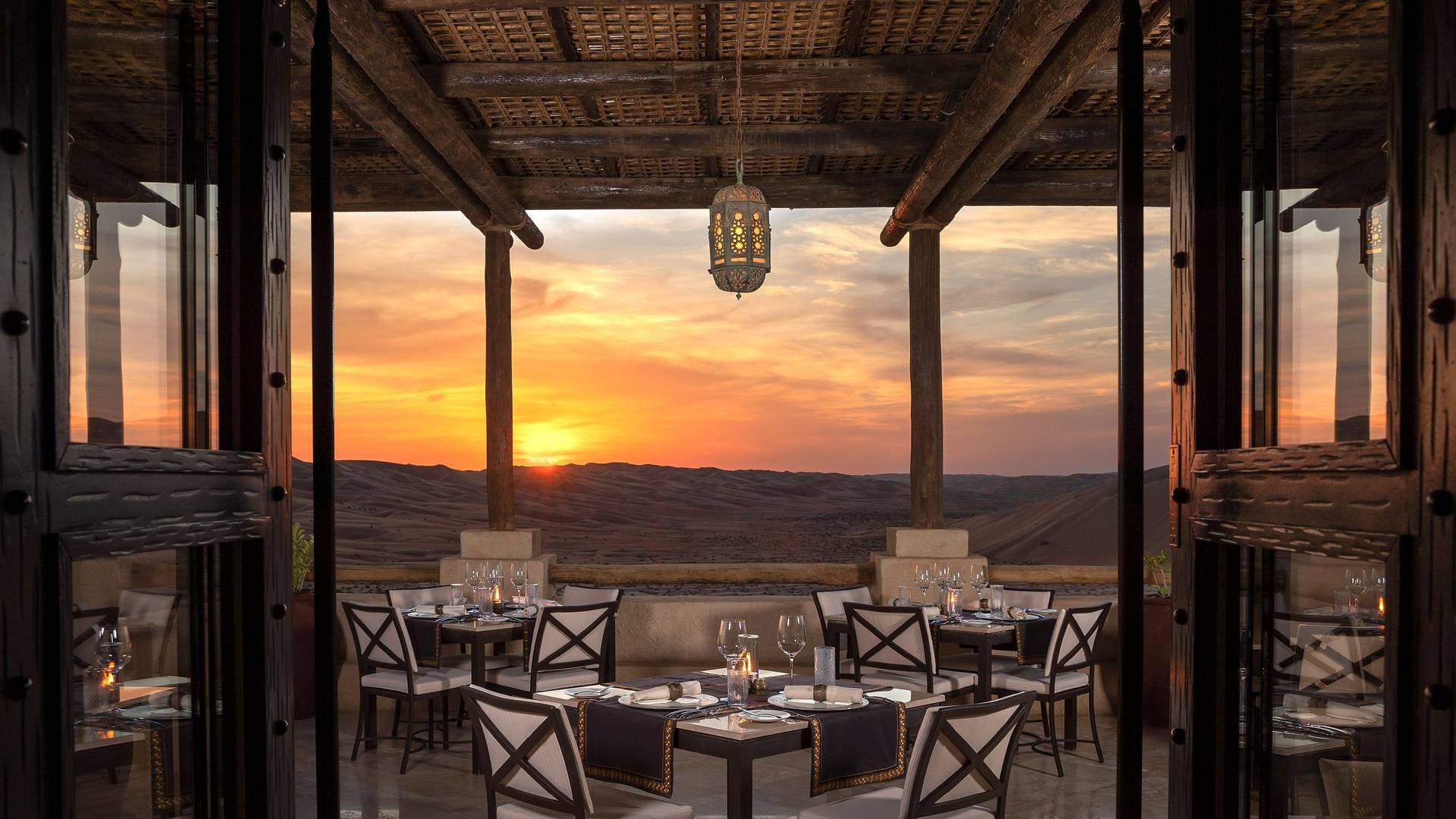 4_Qasr_Al_Sarab_Desert_Resort_by_Anantara_Restaurants_Suhail_Outdoor_Terrace_Sunset